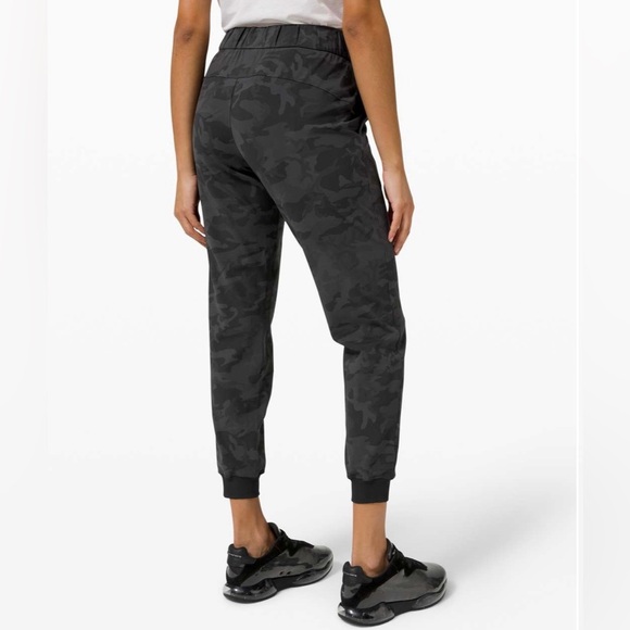 Lululemon On the Fly Jogger *Luxtreme - Incognito Camo Multi Grey - Picture 2 of 9